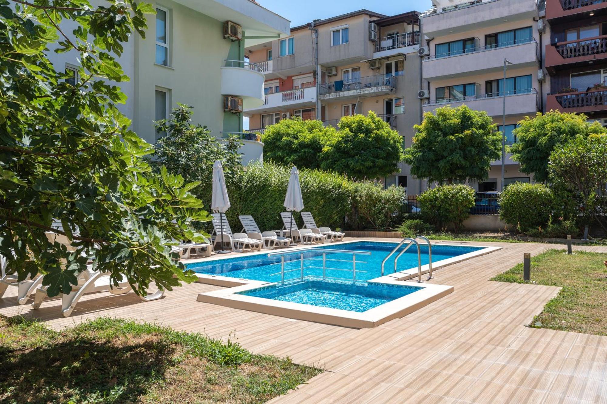 פרימורסקו Hotel Milan מראה חיצוני תמונה