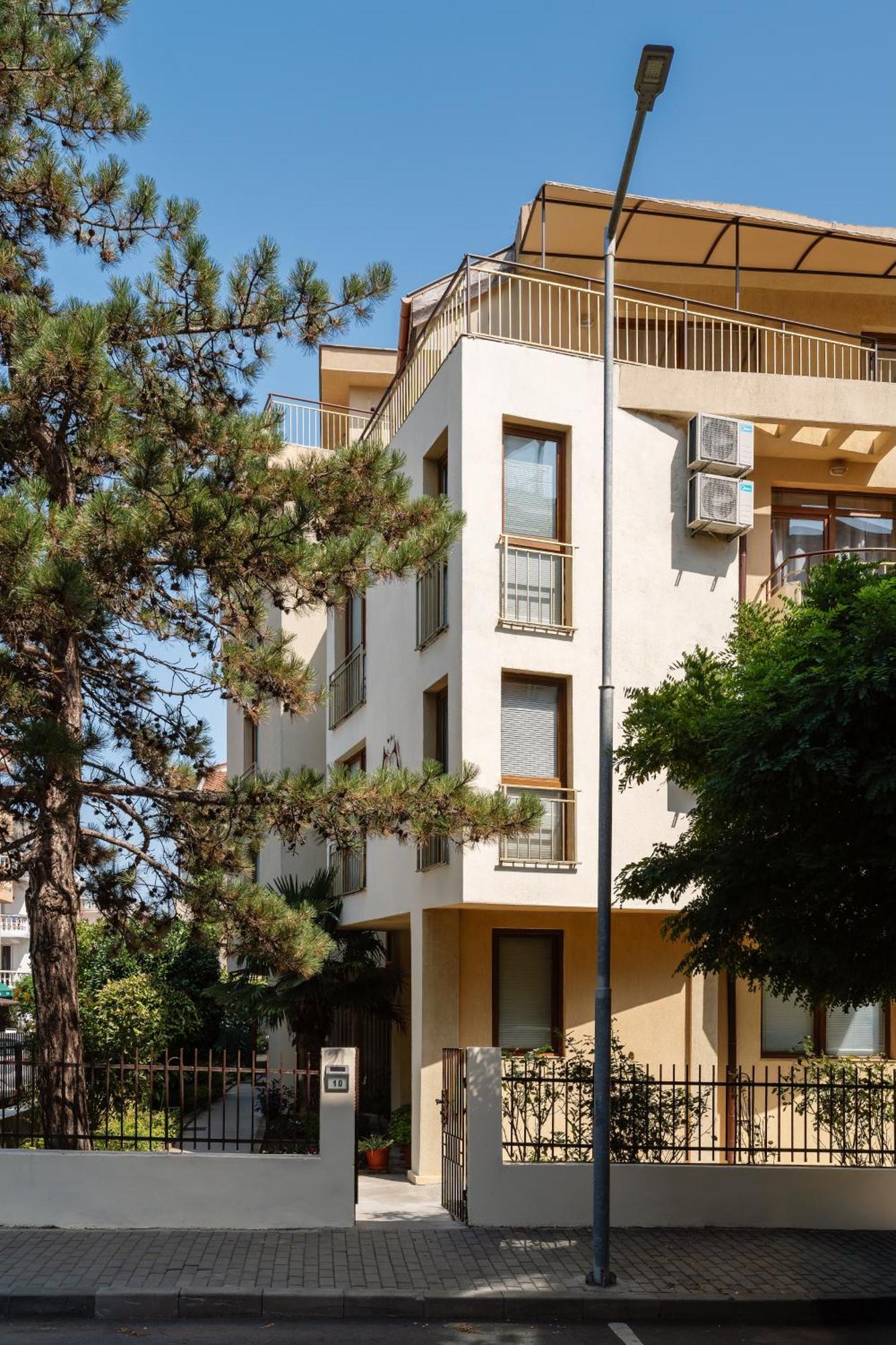 פרימורסקו Hotel Milan מראה חיצוני תמונה