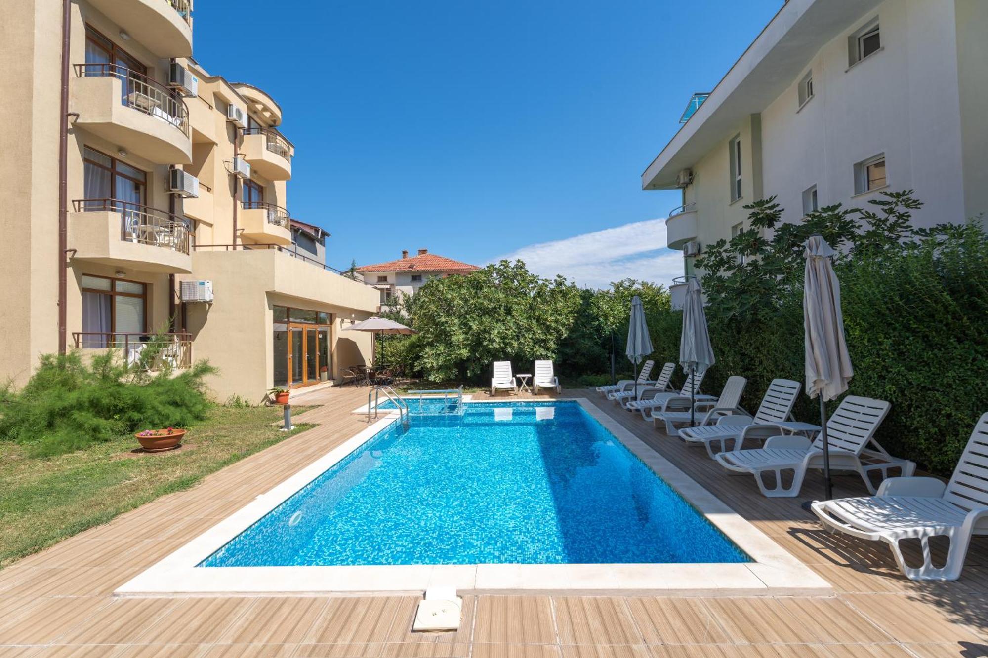 פרימורסקו Hotel Milan מראה חיצוני תמונה