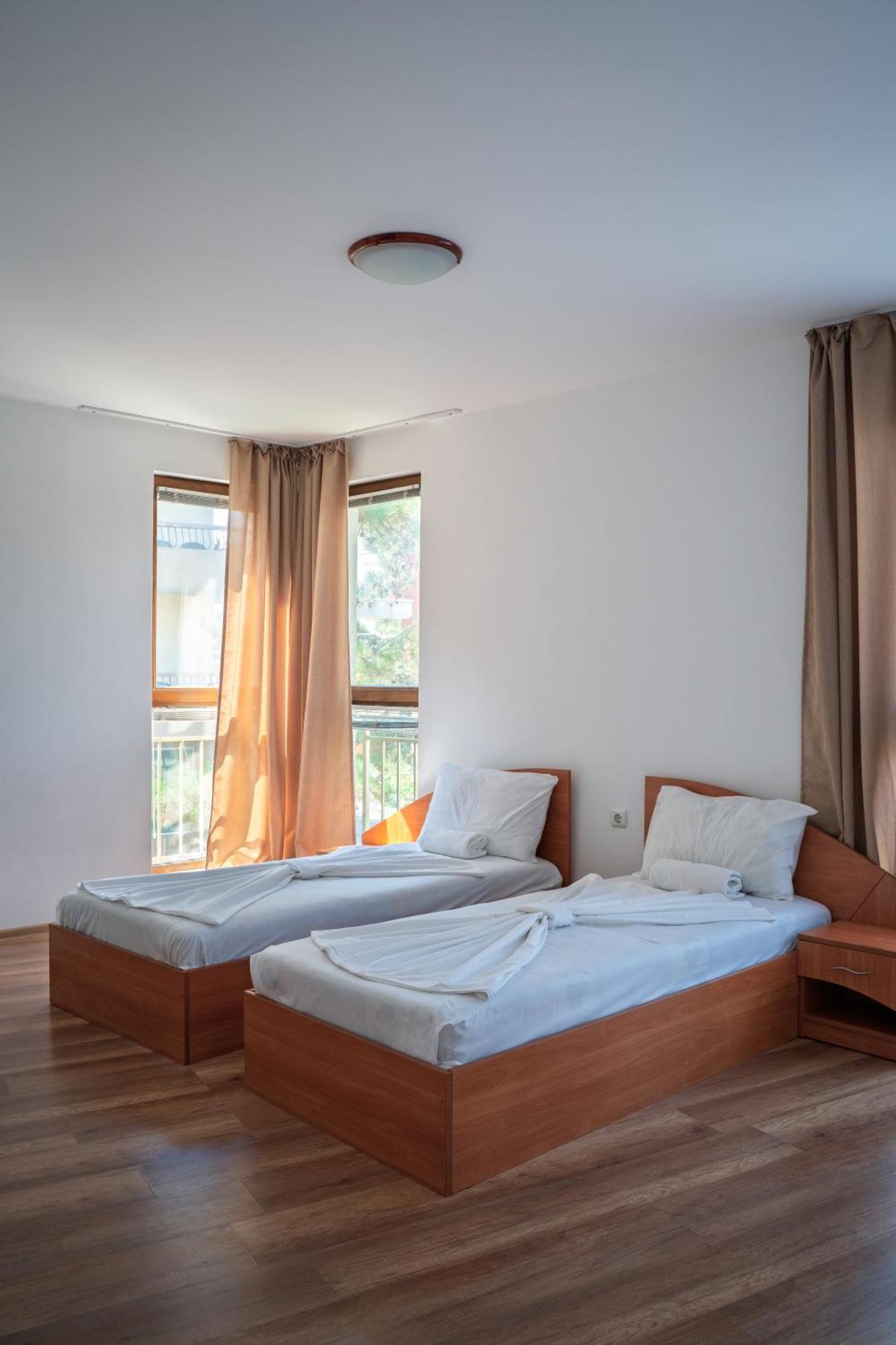 פרימורסקו Hotel Milan מראה חיצוני תמונה