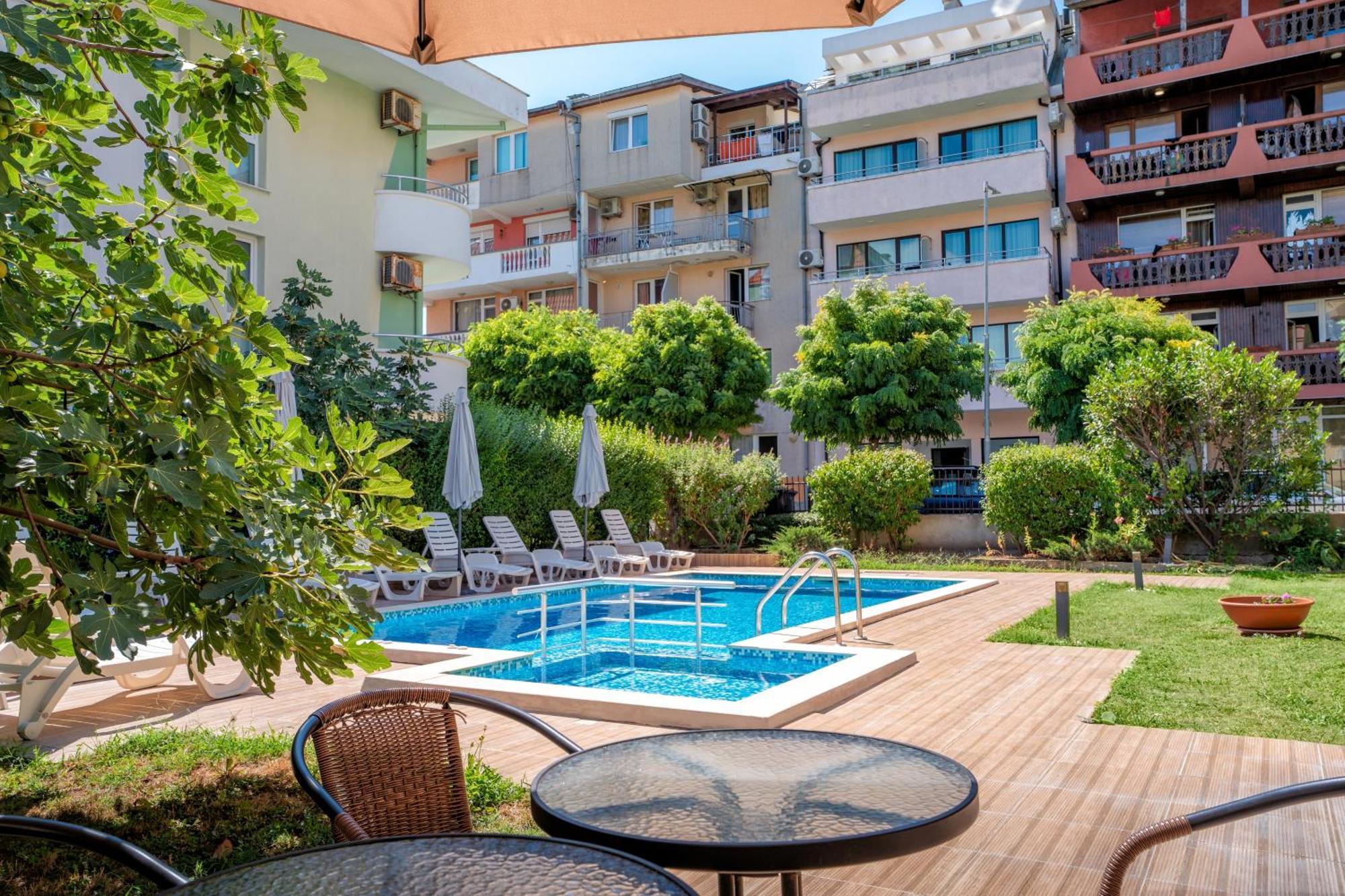 פרימורסקו Hotel Milan מראה חיצוני תמונה