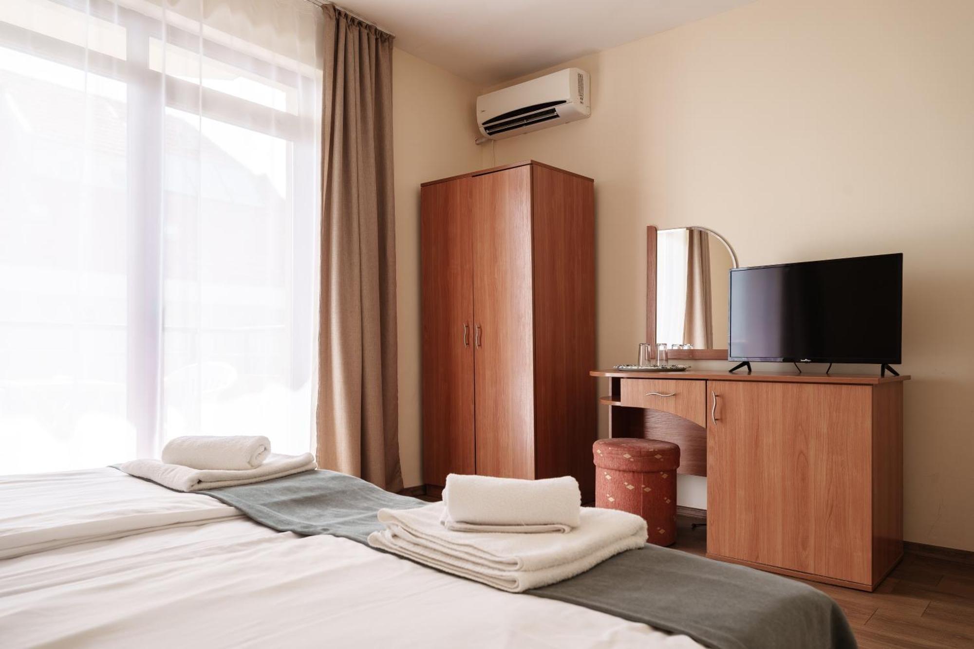 פרימורסקו Hotel Milan מראה חיצוני תמונה