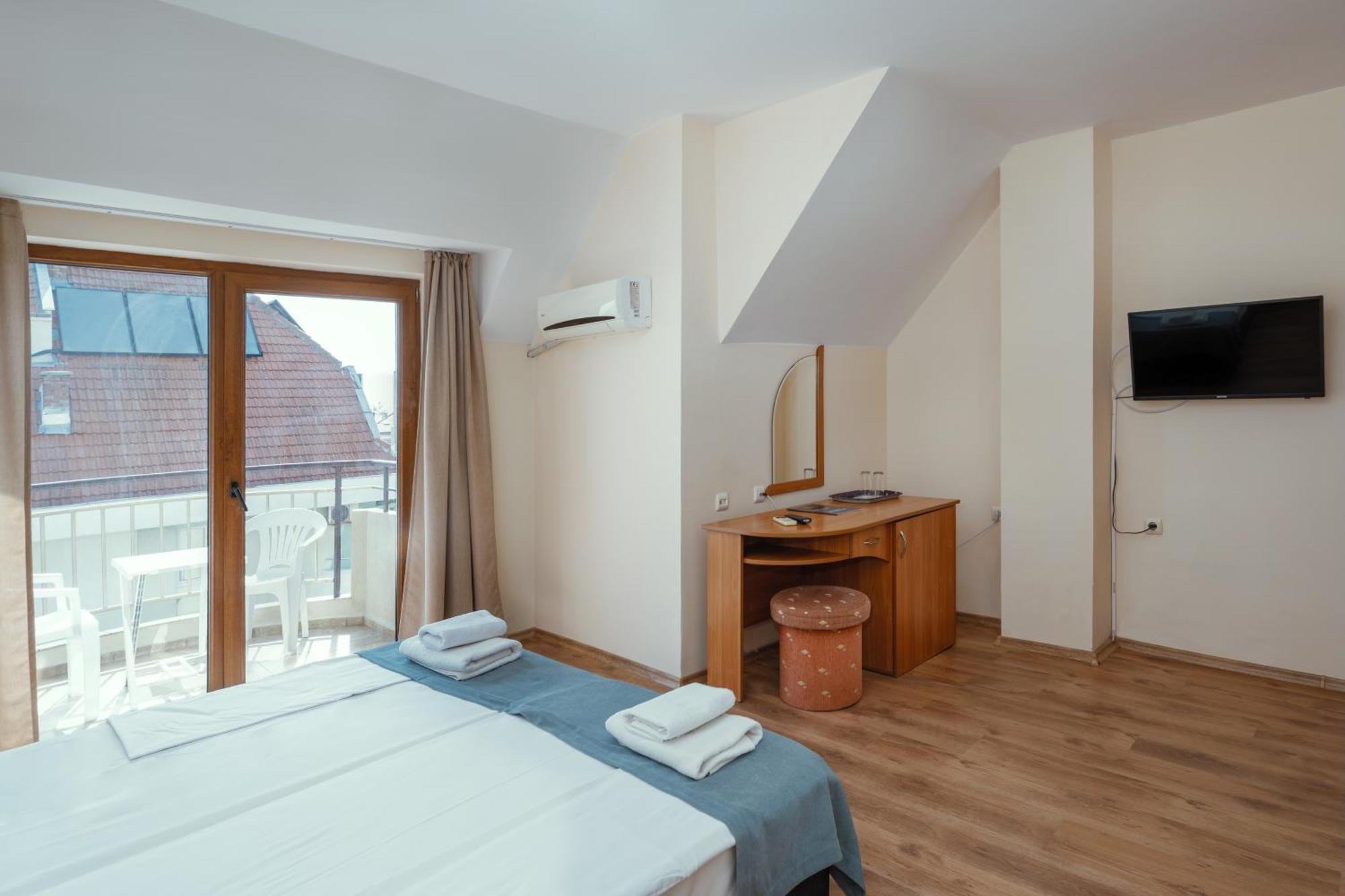 פרימורסקו Hotel Milan מראה חיצוני תמונה