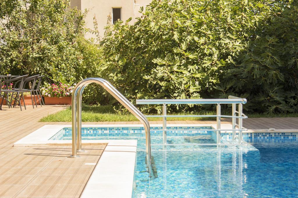 פרימורסקו Hotel Milan מראה חיצוני תמונה