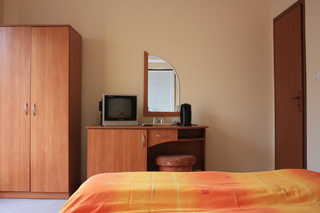 פרימורסקו Hotel Milan מראה חיצוני תמונה