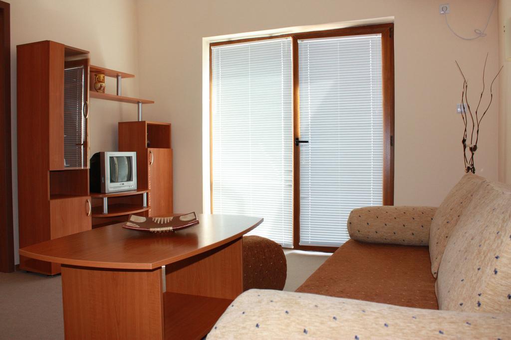 פרימורסקו Hotel Milan מראה חיצוני תמונה