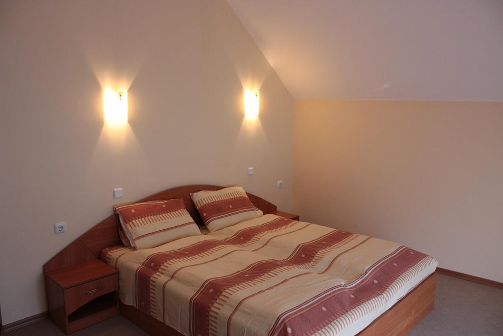 פרימורסקו Hotel Milan מראה חיצוני תמונה