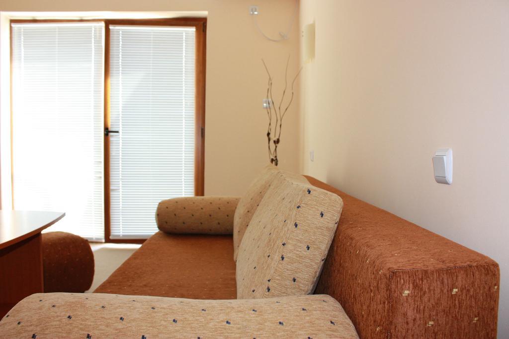 פרימורסקו Hotel Milan מראה חיצוני תמונה