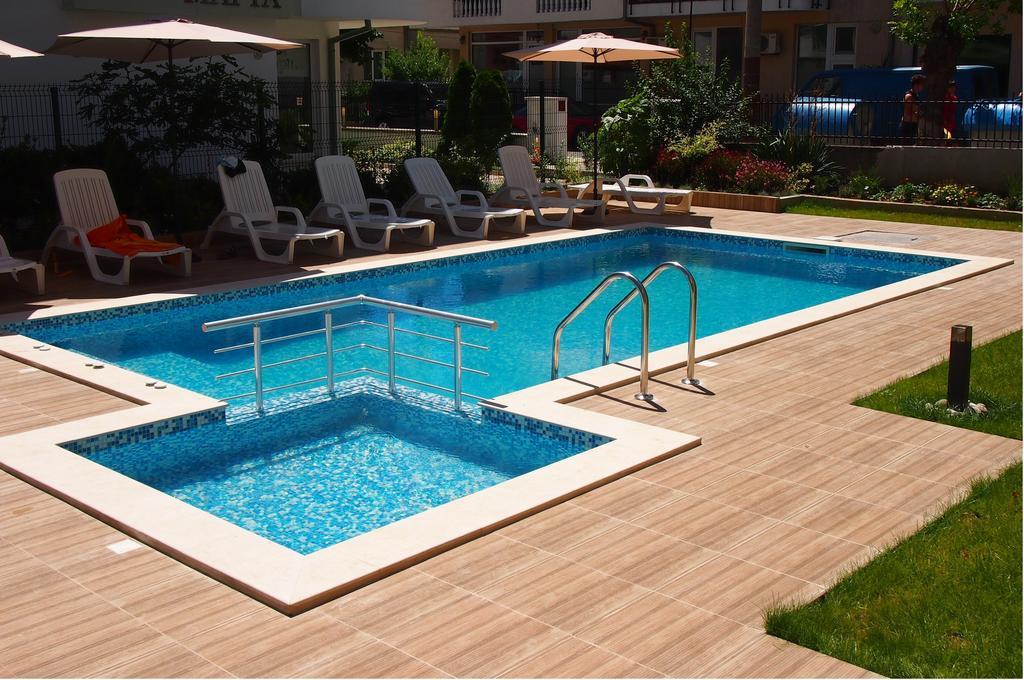 פרימורסקו Hotel Milan מראה חיצוני תמונה