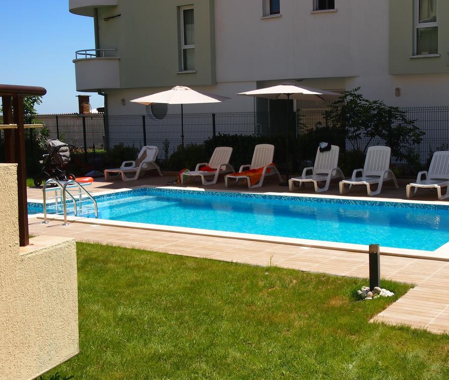 פרימורסקו Hotel Milan מראה חיצוני תמונה