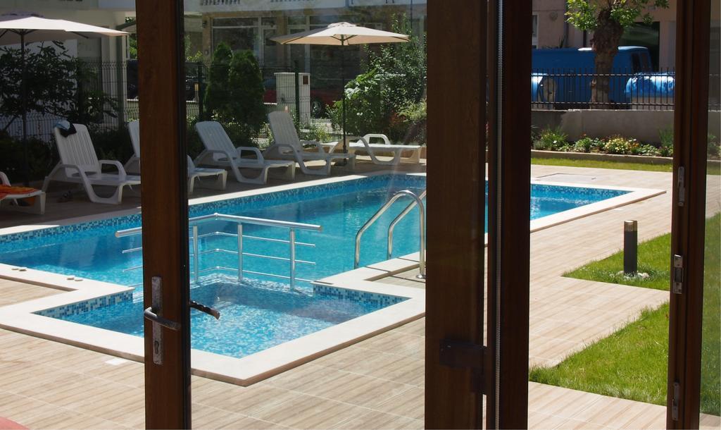 פרימורסקו Hotel Milan מראה חיצוני תמונה