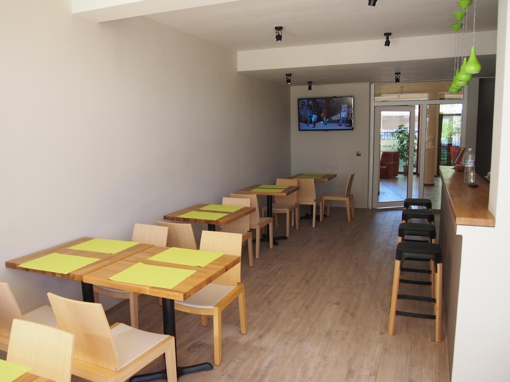 פרימורסקו Hotel Milan מראה חיצוני תמונה