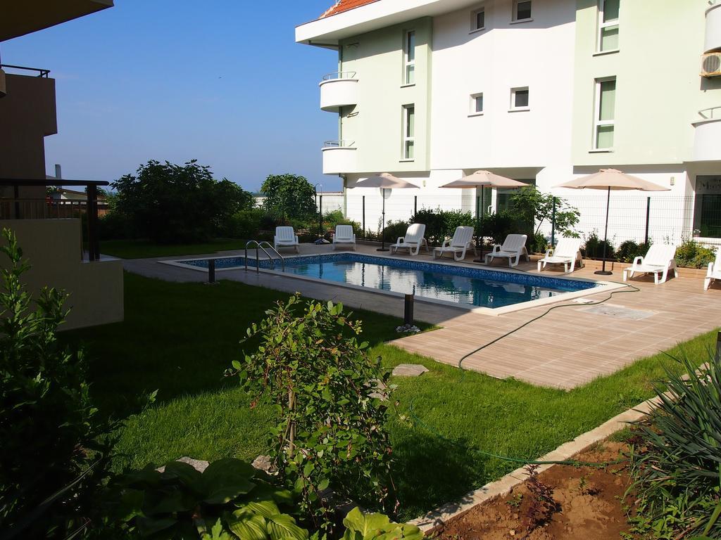 פרימורסקו Hotel Milan מראה חיצוני תמונה