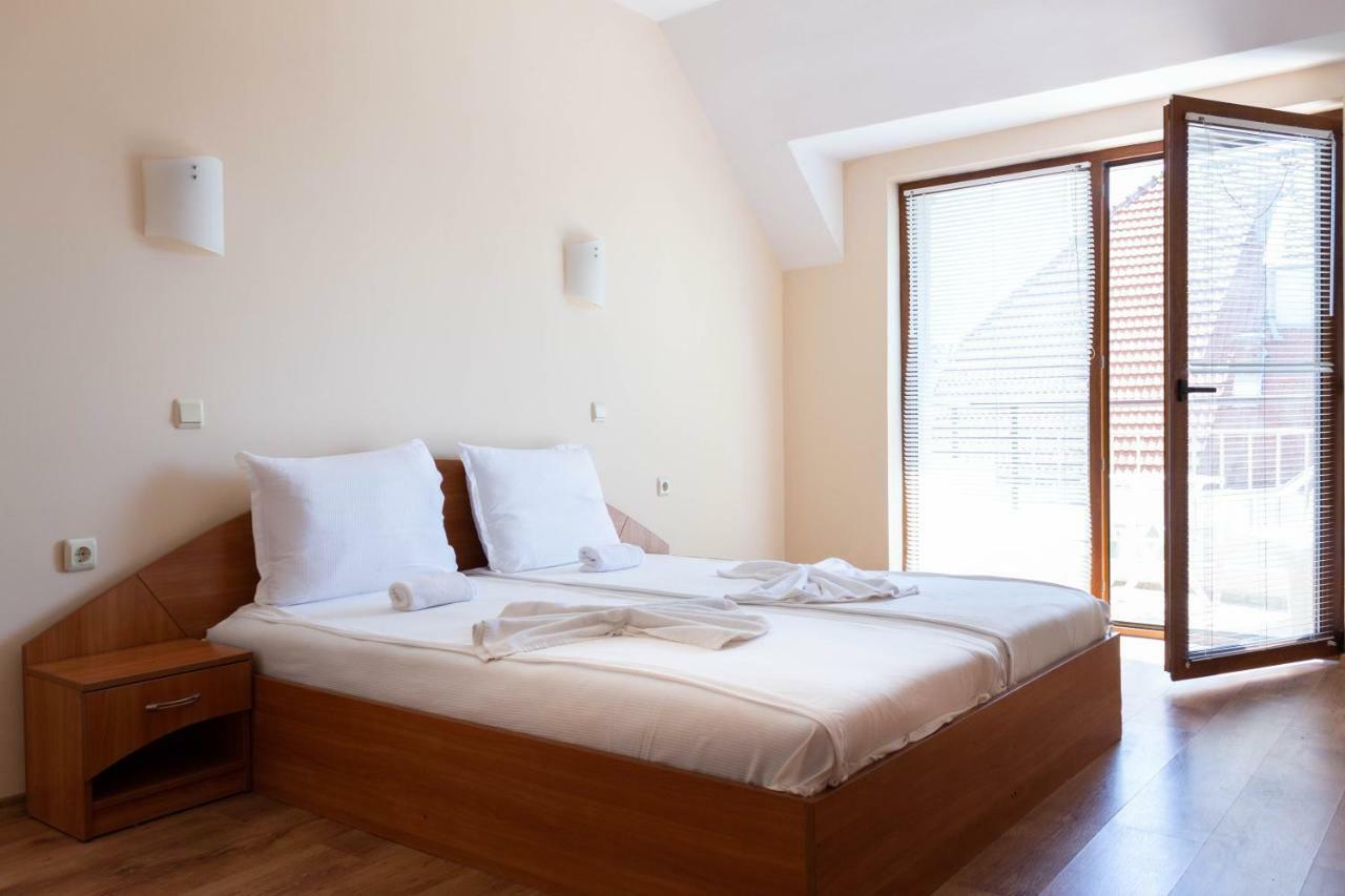 פרימורסקו Hotel Milan מראה חיצוני תמונה