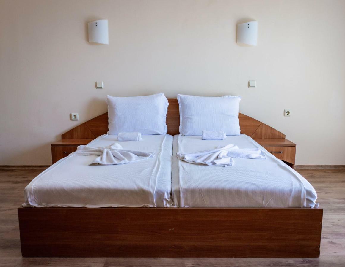 פרימורסקו Hotel Milan מראה חיצוני תמונה